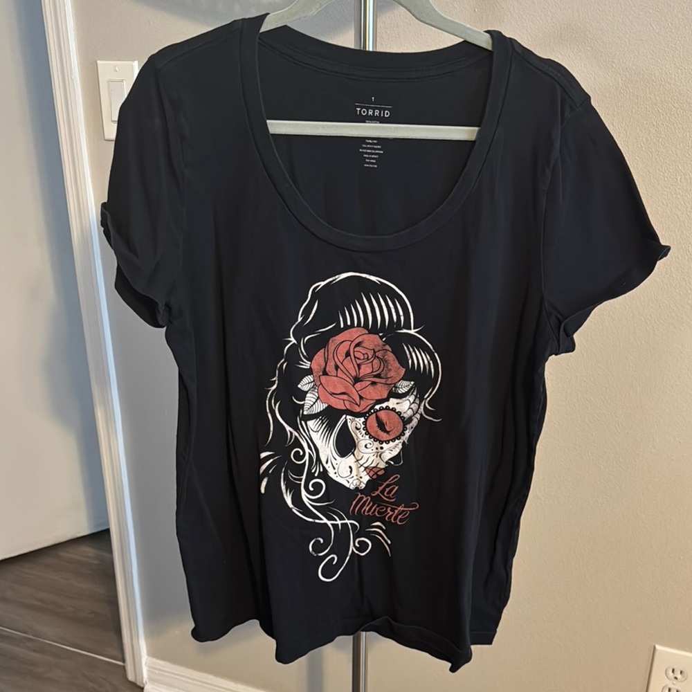 Torrid Black Red Rose Graphic Tee Relaxed Fit